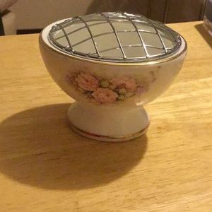 The Butchart gardens English Fine Bone China made in England new